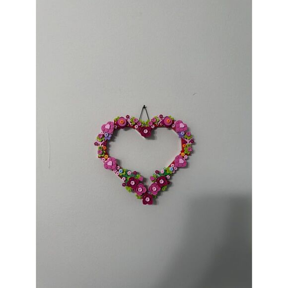 Lego 40638 Heart Ornament Building Toy Set Display on Wall As Home Decoration - Picture 4 of 5